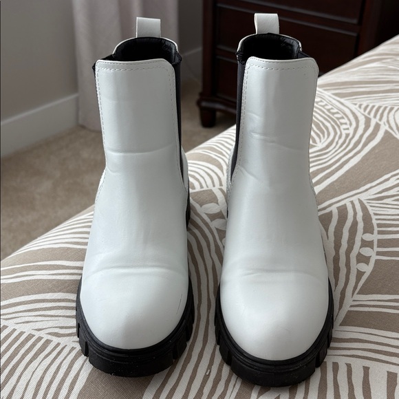 WILD DIVA white boots - Picture 2 of 9